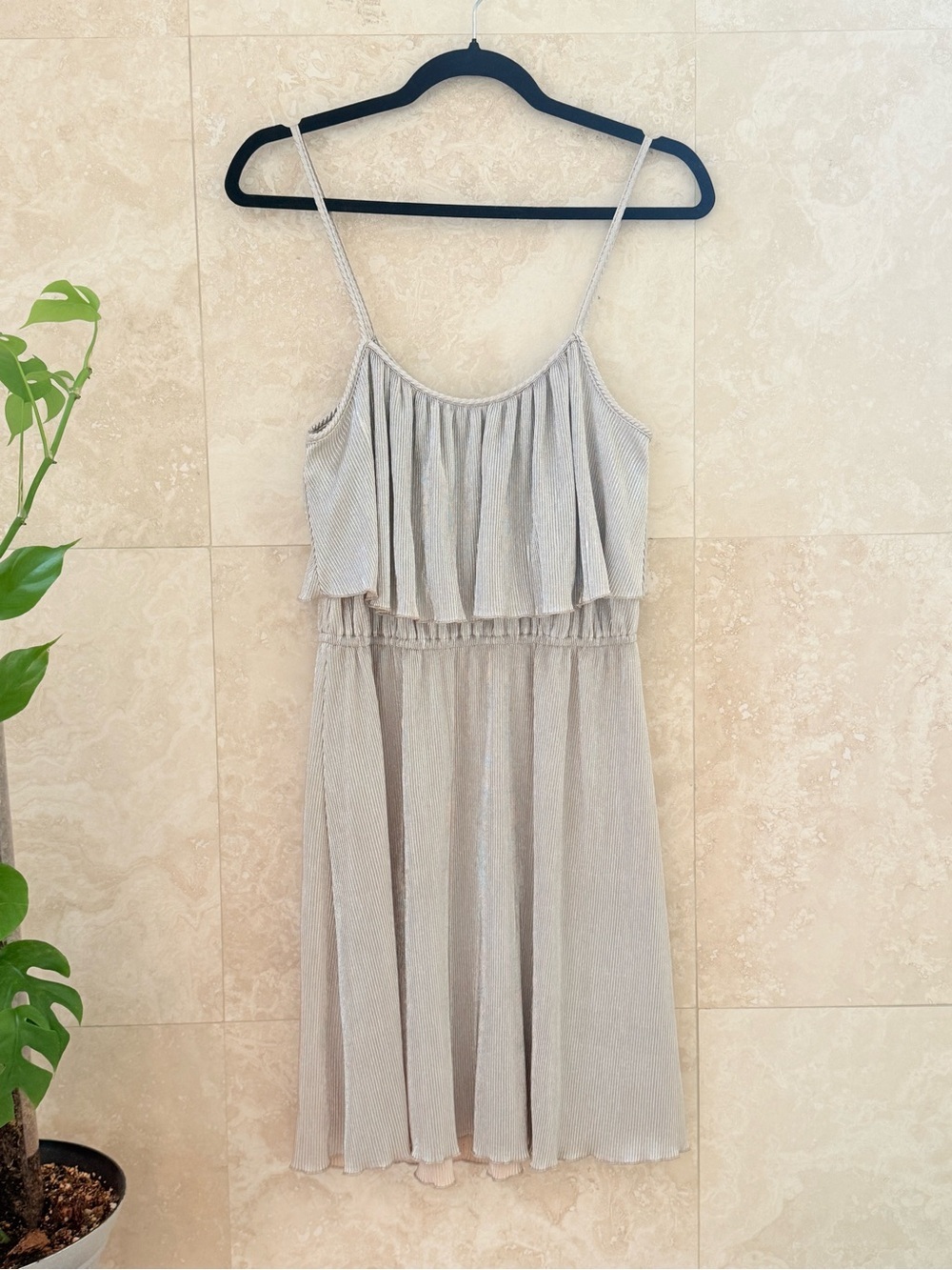 GB Metallic Pleated Mini Dress L Gold Shimmer Strappy Layered Flowy